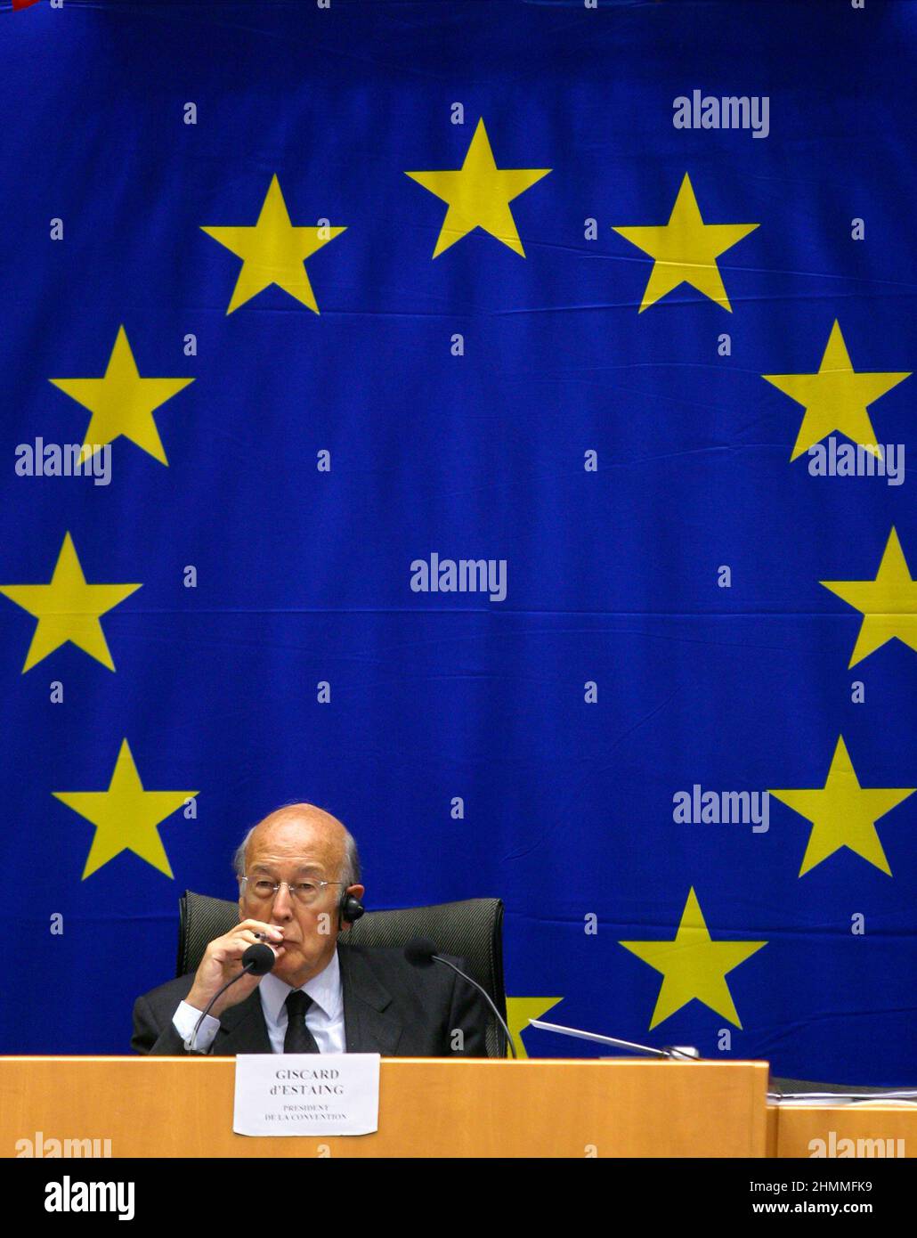 Belgio, Bruxelles, il 5 giugno 2003: Valry Giscard d'Estaing, Presidente della Convenzione europea, partecipa ad una Conferenza sul futuro dell'Europa in cui si doveva concordare un trattato che istituiva una Costituzione per l'Europa. Valry Giscard d'Estaing, Presidente della Convenzione europea Foto Stock