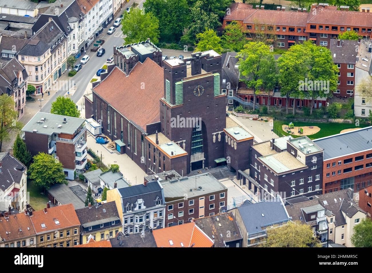 Vista aerea, ex cath. Heilig-Kreuz-Kirche, cantiere e ricostruzione come sede di eventi, Ückendorf, Gelsenkirchen, Ruhr, North Rhin Foto Stock