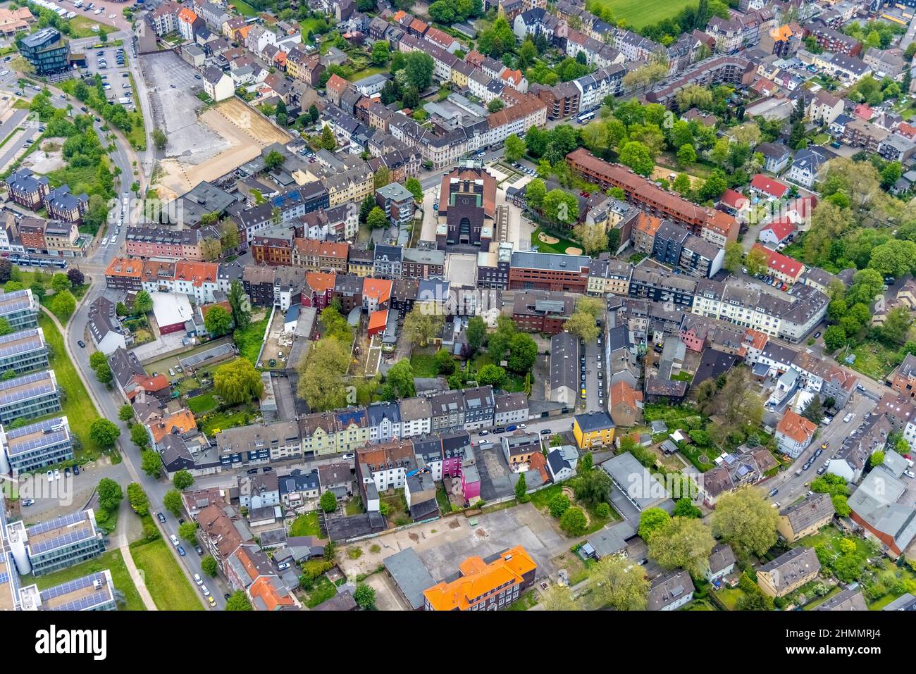 Vista aerea, ex cath. Heilig-Kreuz-Kirche, cantiere e ricostruzione come sede di eventi, Ückendorf, Gelsenkirchen, Ruhr, North Rhin Foto Stock