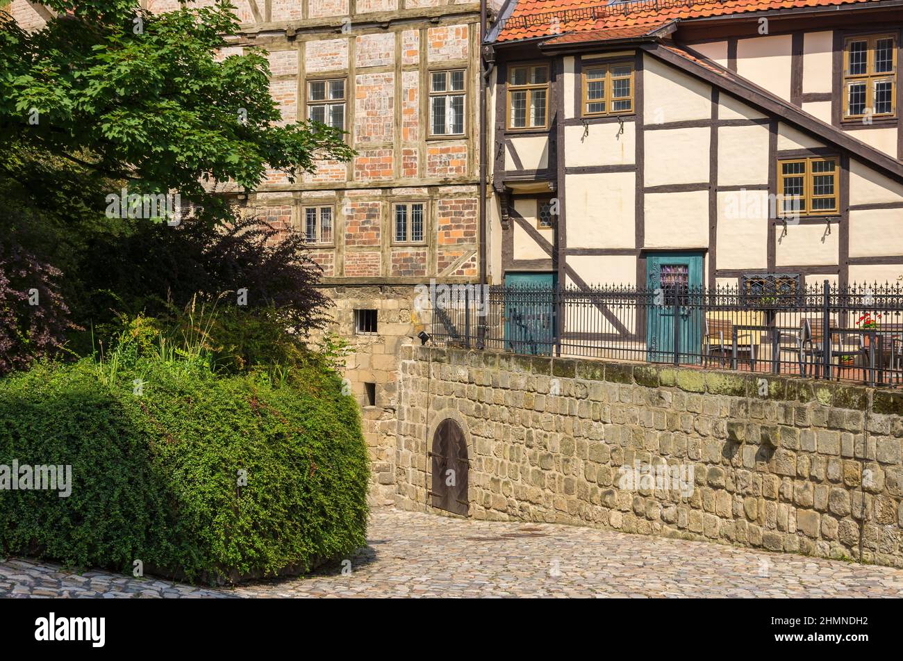 Storico castello medievale e Collegiata a Schlossberg, città patrimonio dell'umanità di Quedlinburg, Sassonia-Anhalt, Germania. Foto Stock