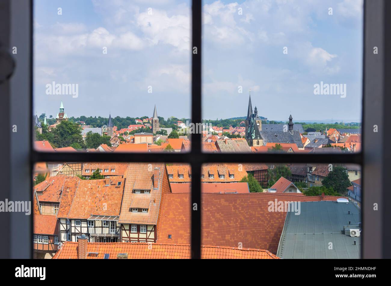Quedlinburg, Sassonia-Anhalt, Germania: Dalla taverna del castello (Schlossschänke) si gode di una splendida vista sulla città patrimonio mondiale dell'umanità. Foto Stock
