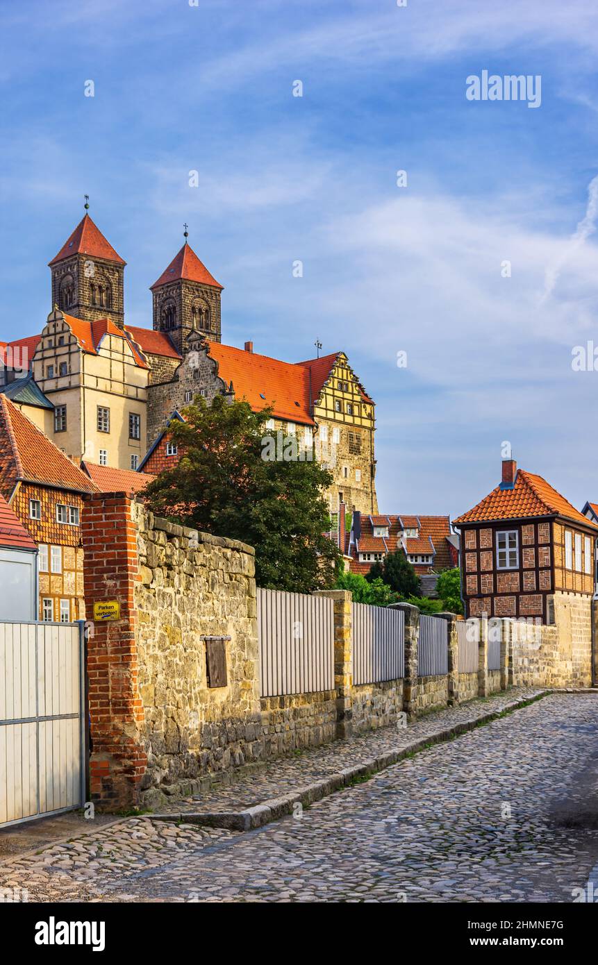 Castello e Collegiata di San Servatio sulla collina di Schlossberg, patrimonio dell'umanità di Quedlinburg, Sassonia-Anhalt, Germania. Foto Stock