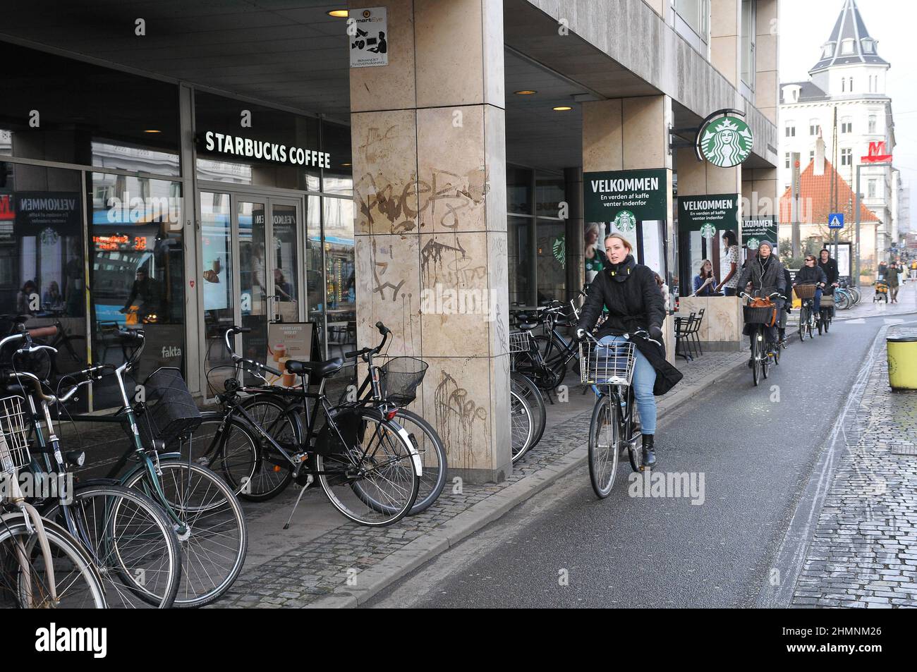 Copenaghen/Danimarca./11 febbraio 2022/. Seattle Coffee chain Starbucks Coffee cafe nella capitale danese. (Foto..Francis Joseph Dean/Dean Pictures) Foto Stock