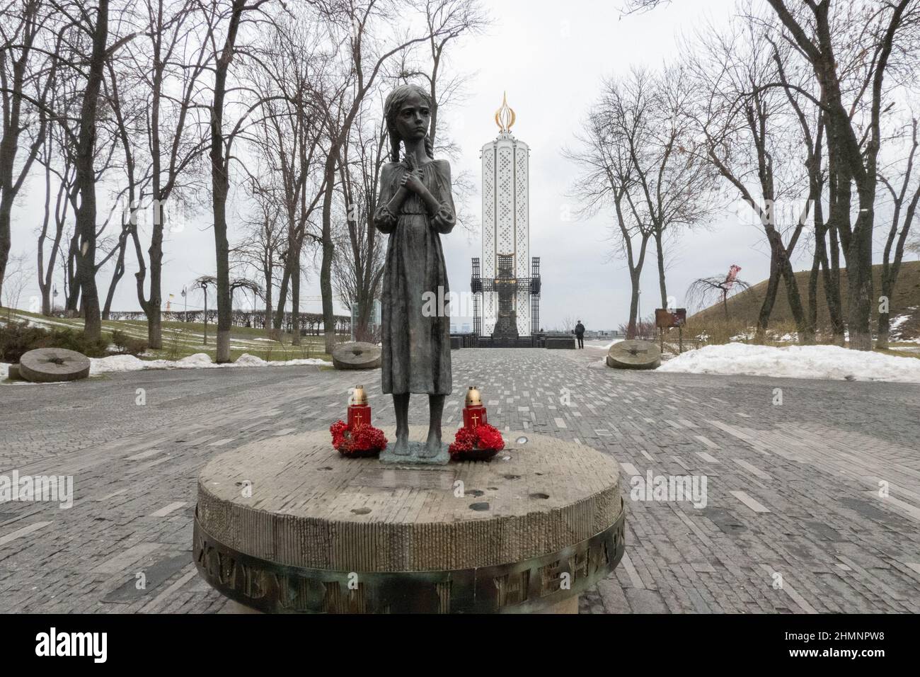 Kiev, Ucraina. 11th Feb 2022. Il Memoriale del genocidio di Holodomor a Kiev il 11 febbraio 2022 in Ucraina. La capitale rimane calma mentre la Russia conduce esercitazioni militari congiunte con la Bielorussia a nord e intorno al confine con l'Ucraina. ''i cittadini americani dovrebbero partire, dovrebbe partire ora, ''Biden ha detto in un'intervista con NBC News. ''ci occupiamo di uno dei più grandi eserciti del mondo. Si tratta di una situazione molto diversa e le cose potrebbero impazzire rapidamente. (Credit Image: © Bryan Smith/ZUMA Press Wire) Foto Stock
