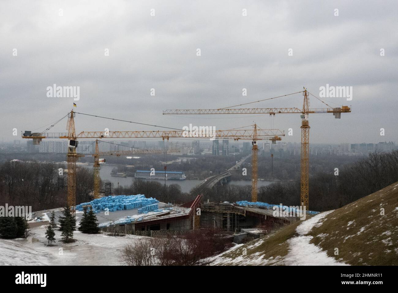 Kiev, Ucraina. 11th Feb, 2022. A Kiev il 11 febbraio 2022 in Ucraina. La capitale rimane calma mentre la Russia conduce esercitazioni militari congiunte con la Bielorussia a nord e intorno al confine con l'Ucraina. ''i cittadini americani dovrebbero partire, dovrebbe partire ora, ''Biden ha detto in un'intervista con NBC News. ''ci occupiamo di uno dei più grandi eserciti del mondo. Si tratta di una situazione molto diversa e le cose potrebbero impazzire rapidamente. (Credit Image: © Bryan Smith/ZUMA Press Wire) Foto Stock