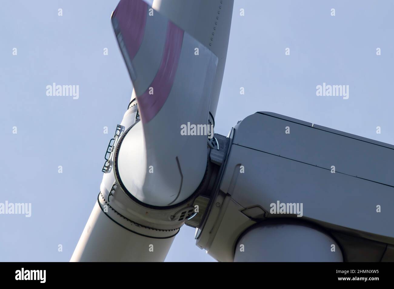 In prossimità della turbina eolica Foto Stock