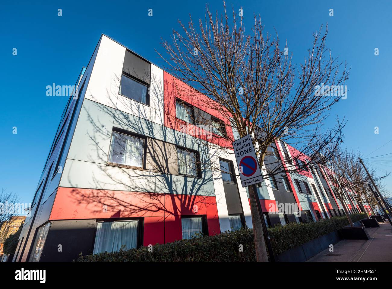 University of Essex, University Square studia a Southend on Sea Essex, con pannelli di rivestimento in laminato geometrico ad alta pressione Foto Stock