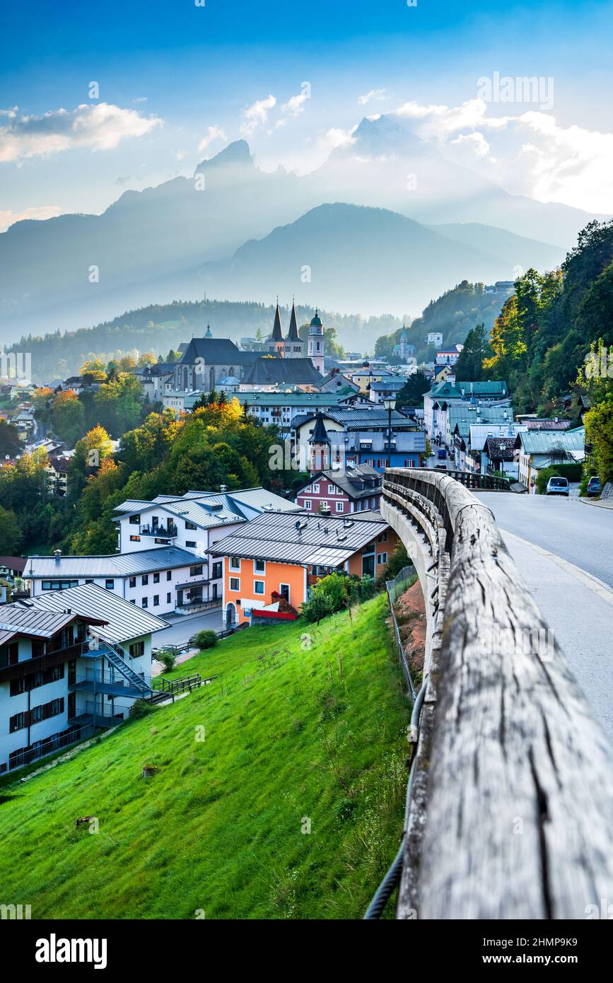 Berchtesgaden, Germania. Località turistica di montagna con il paesaggio autunnale del monte Watzmann in Baviera tedesca. Foto Stock