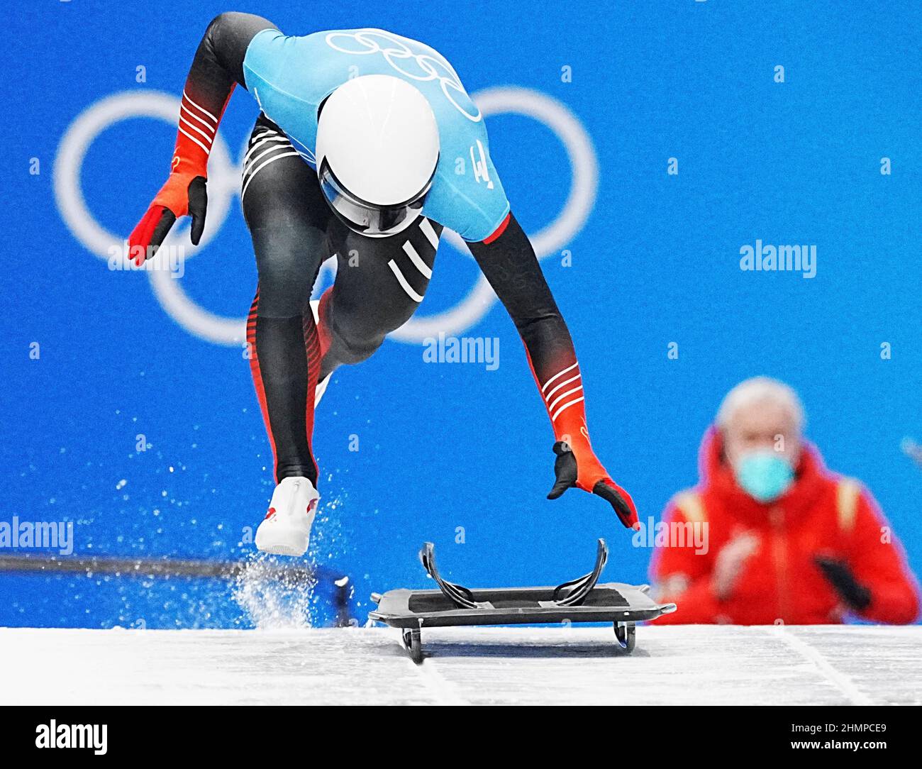 Pechino, Cina. 11th Feb 2022. Yan Wengang della Cina compete durante il calore degli uomini dello scheletro di Pechino 2022 Olimpiadi invernali al Centro Nazionale di scorrimento nel distretto di Yanqing, Pechino, capitale della Cina, 11 febbraio 2022. Credit: HE Changshan/Xinhua/Alamy Live News Foto Stock