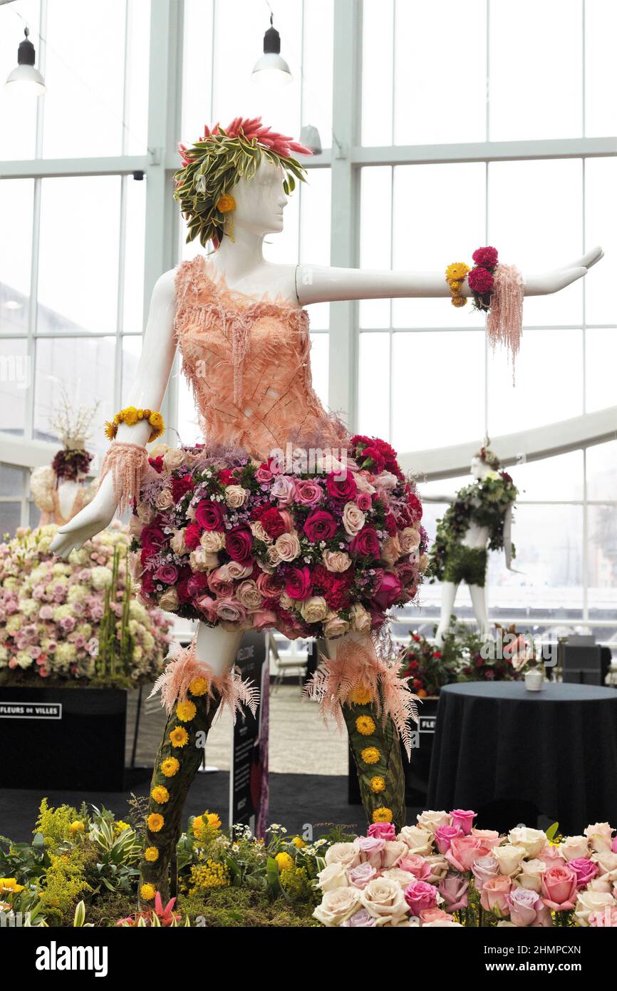 Manichino con design floreale di Fleurs de Villes alla fiera Northwest Flower and Garden di Seattle, Washington.J. Foto Stock