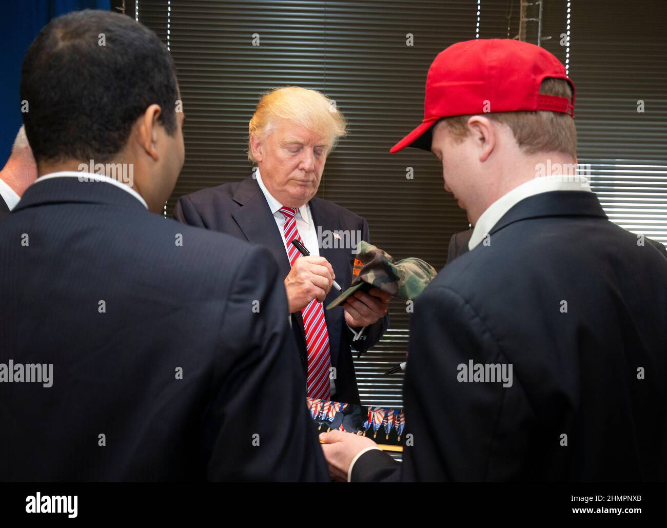 Austin, Texas, Stati Uniti. 23rd ago 2016. Austin, Texas 23 agosto 2016: Il candidato presidenziale repubblicano DONALD TRUMP porta la sua campagna non convenzionale in Texas con un’oscillazione attraverso il Texas centrale, perlopiù democratico, con assalti ai fondi e un rally. (Credit Image: © Bob Daemmrich/ZUMA Press Wire) Foto Stock