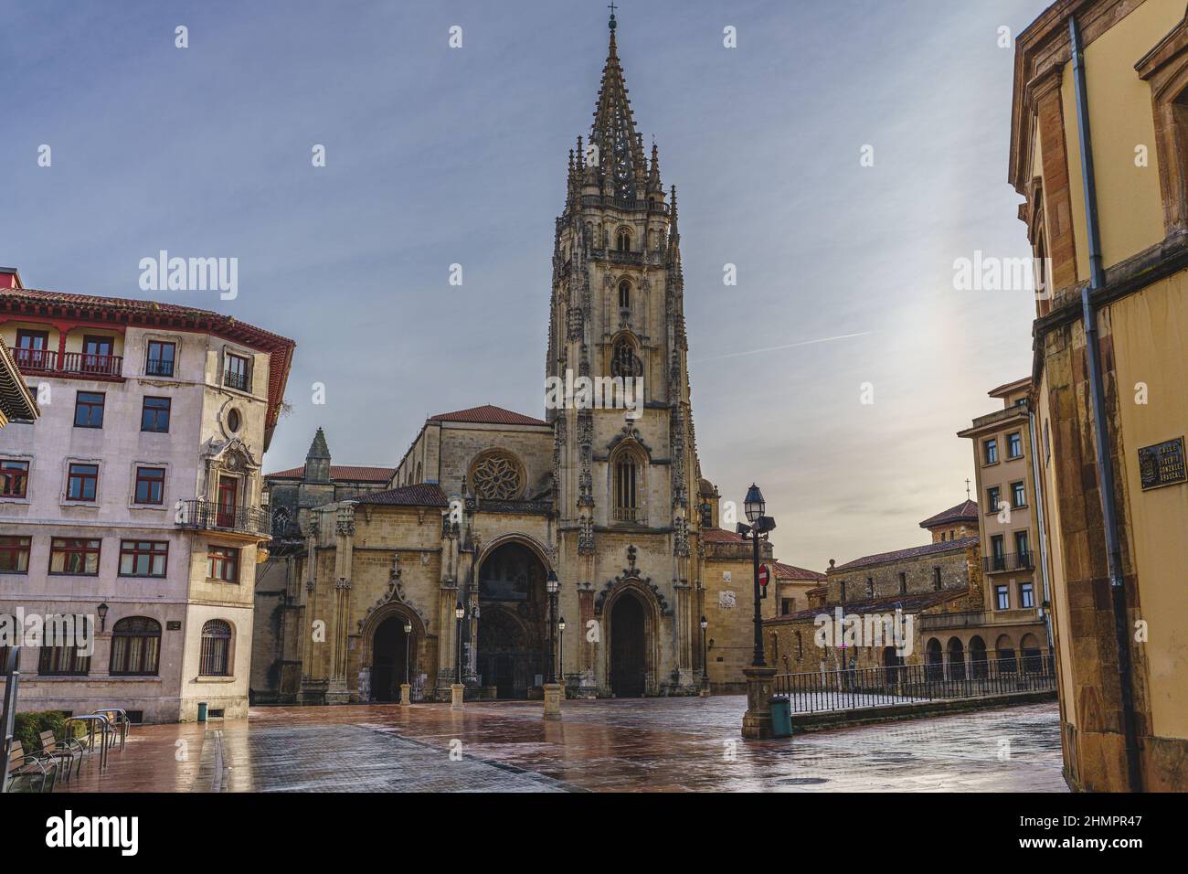 Vista della Cattedrale di Oviedo, Uvieu, nelle Asturie, Spagna Foto Stock