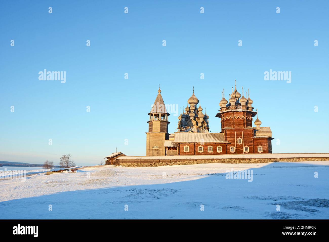 Antico monastero di legno sull'isola di Kizhi. Russia, Karelia. Inverno Foto Stock