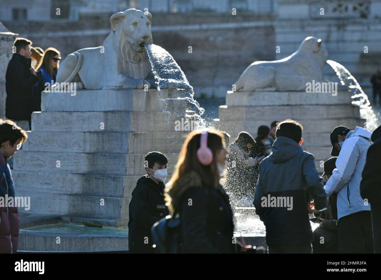 Roma, Italia. 11th Feb 2022. La gente si vede in Piazza del Popolo a Roma, il 11 febbraio 2022. Credit: Jin Mamengni/Xinhua/Alamy Live News Foto Stock