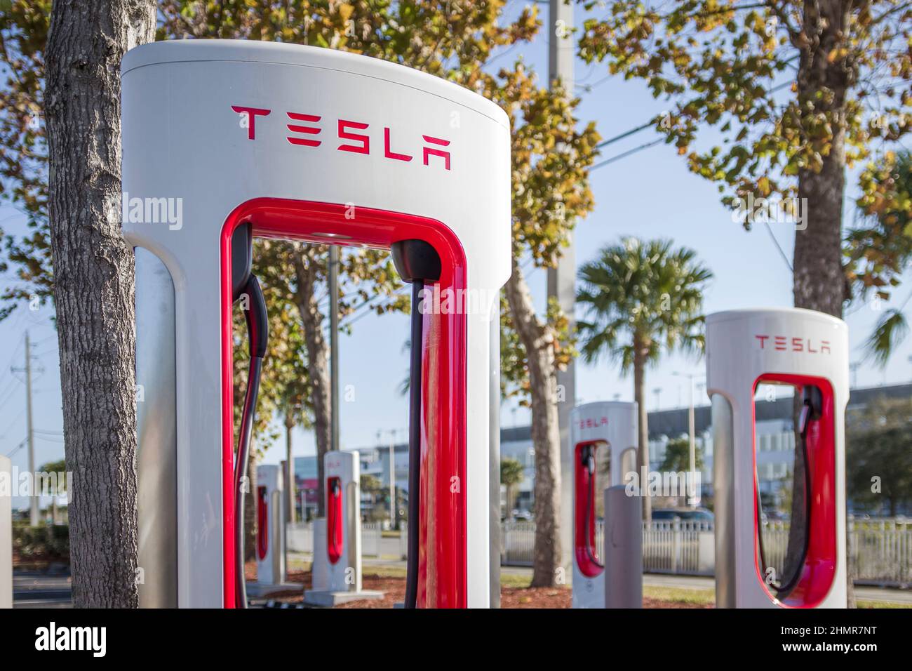 Daytona Beach, Florida - 1 febbraio 2022: Stazione di ricarica Tesla EV Foto Stock