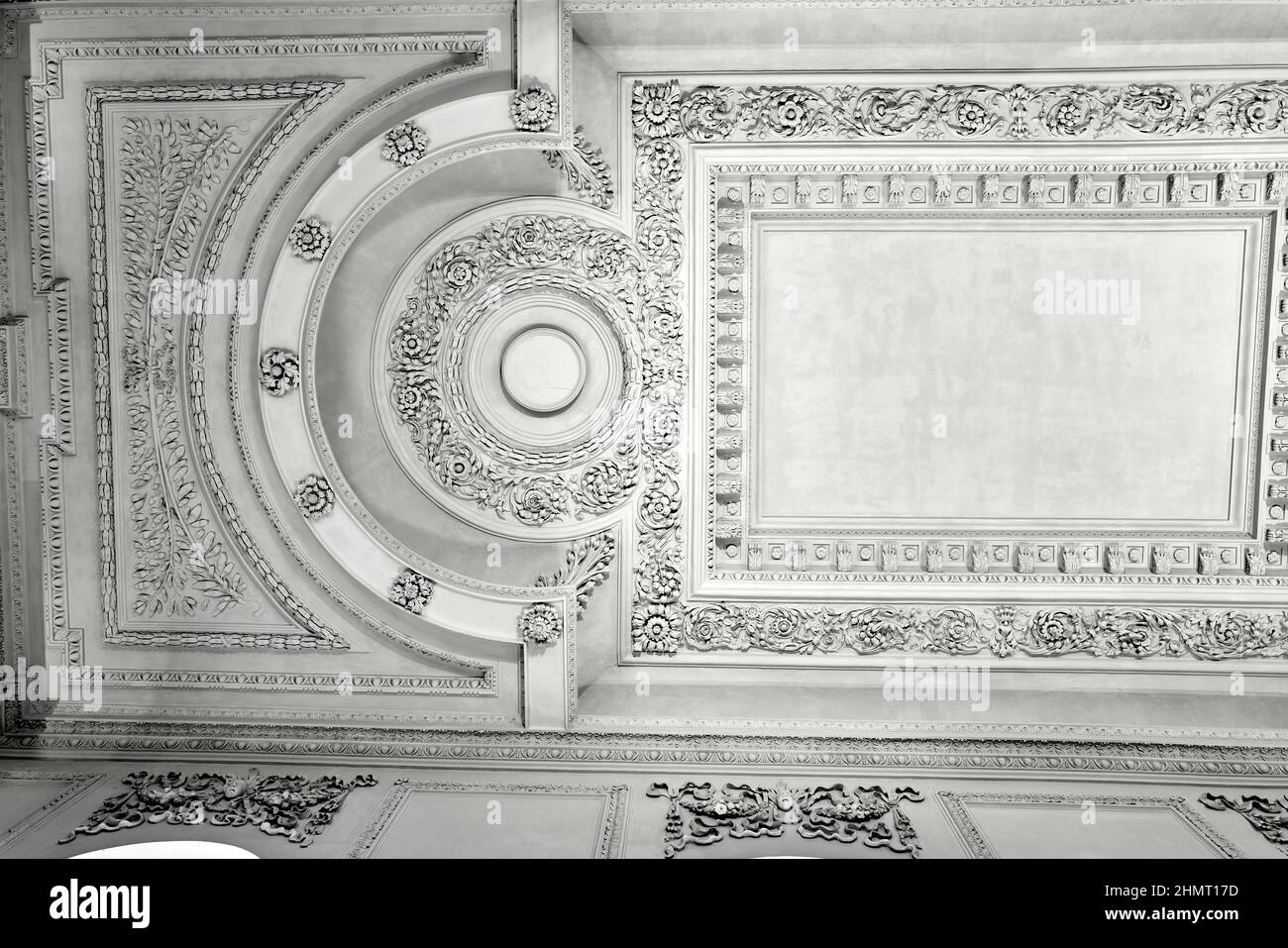 Soffitto decorativo in gesso nella cappella, progettato da Wren, al Pembroke college, università di Cambridge, Inghilterra. Foto Stock