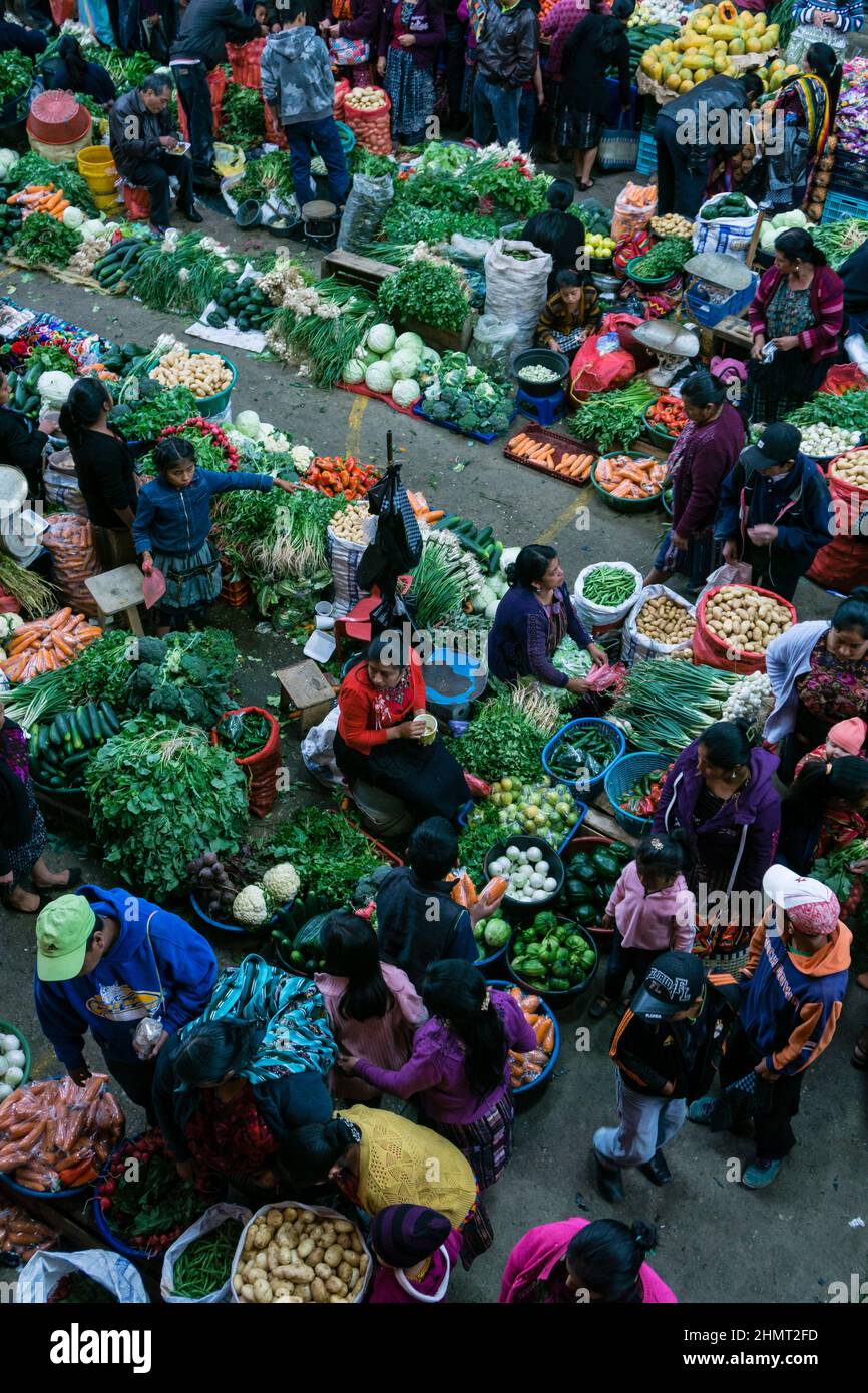 mercado cubierto de Santo Tomas, mercado del centro storico, Chichicastenango ,municipio del departamento de El Quiché, Guatemala, America Centrale Foto Stock