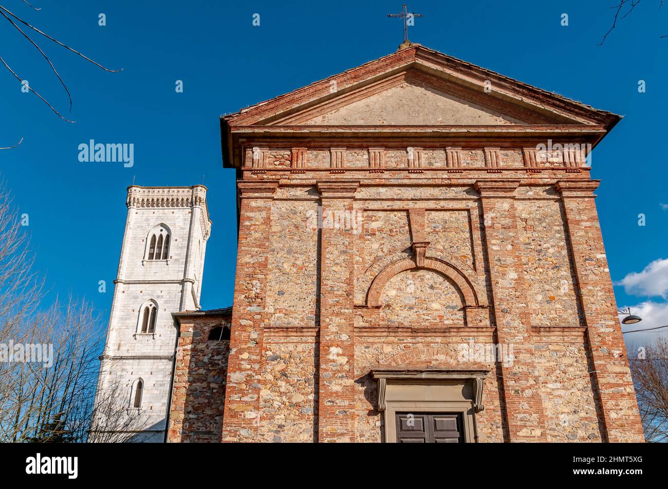La chiesa parrocchiale di San Lorenzo Martire a Orentano, Pisa, Italia Foto Stock