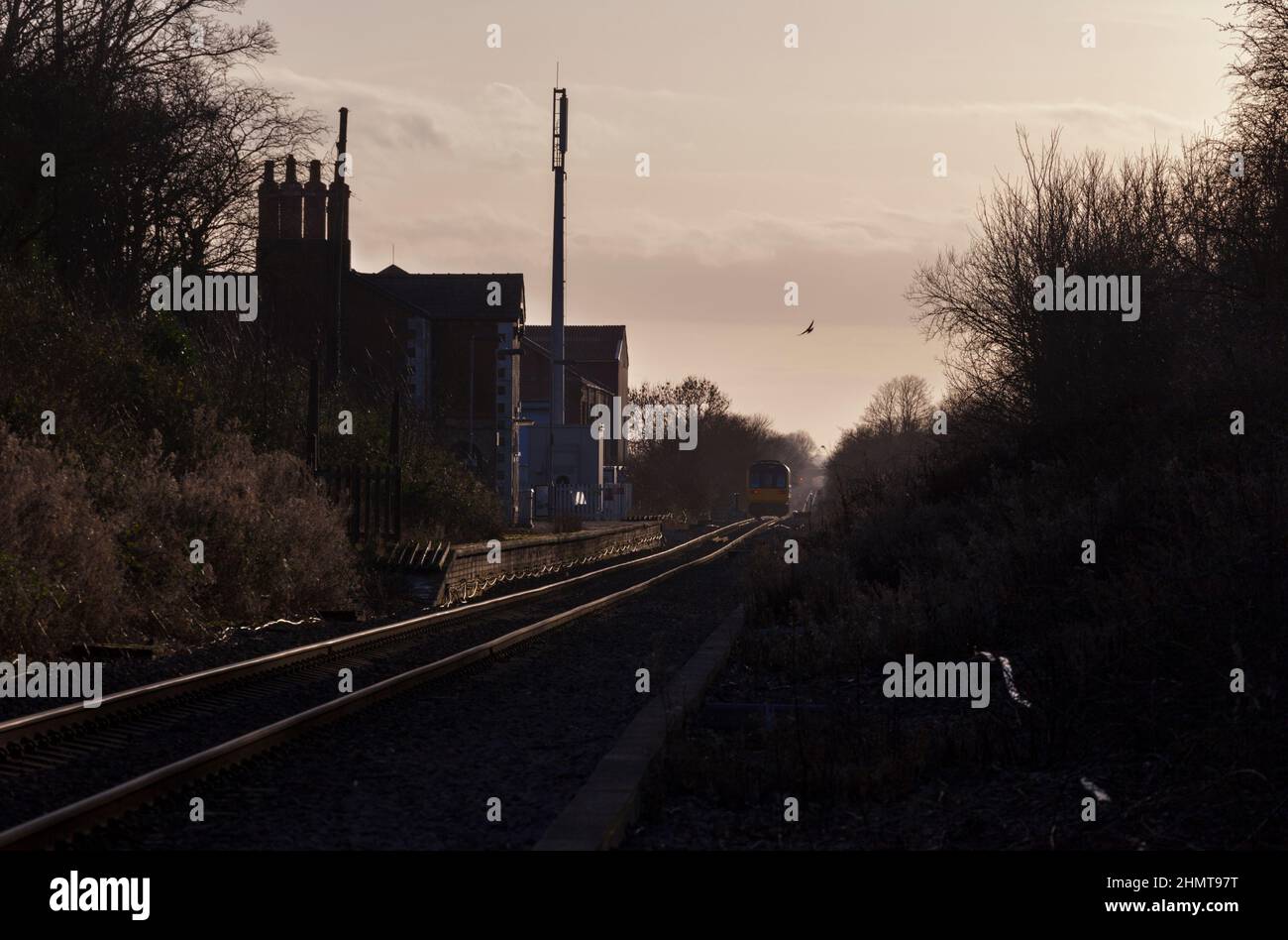 Ferrovia nord classe 142 pacer treno 142092 che lascia Kirton Lindsey, o Kirton-in-Lindsey stazione ferroviaria sulla linea Brigg, Lincolnshire Foto Stock