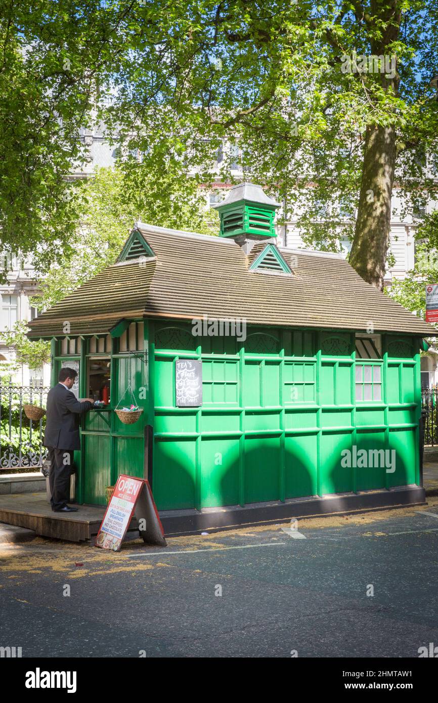 TÈ ALL'APERTO HOTE FREDDO BAT IN O PRENDERE ANAY COMPLETA COLAZIONE INGLESE TÈ, CAFFÈ CALDO CIOCCOLATO SNACK BEVANDE FREDDE Foto Stock