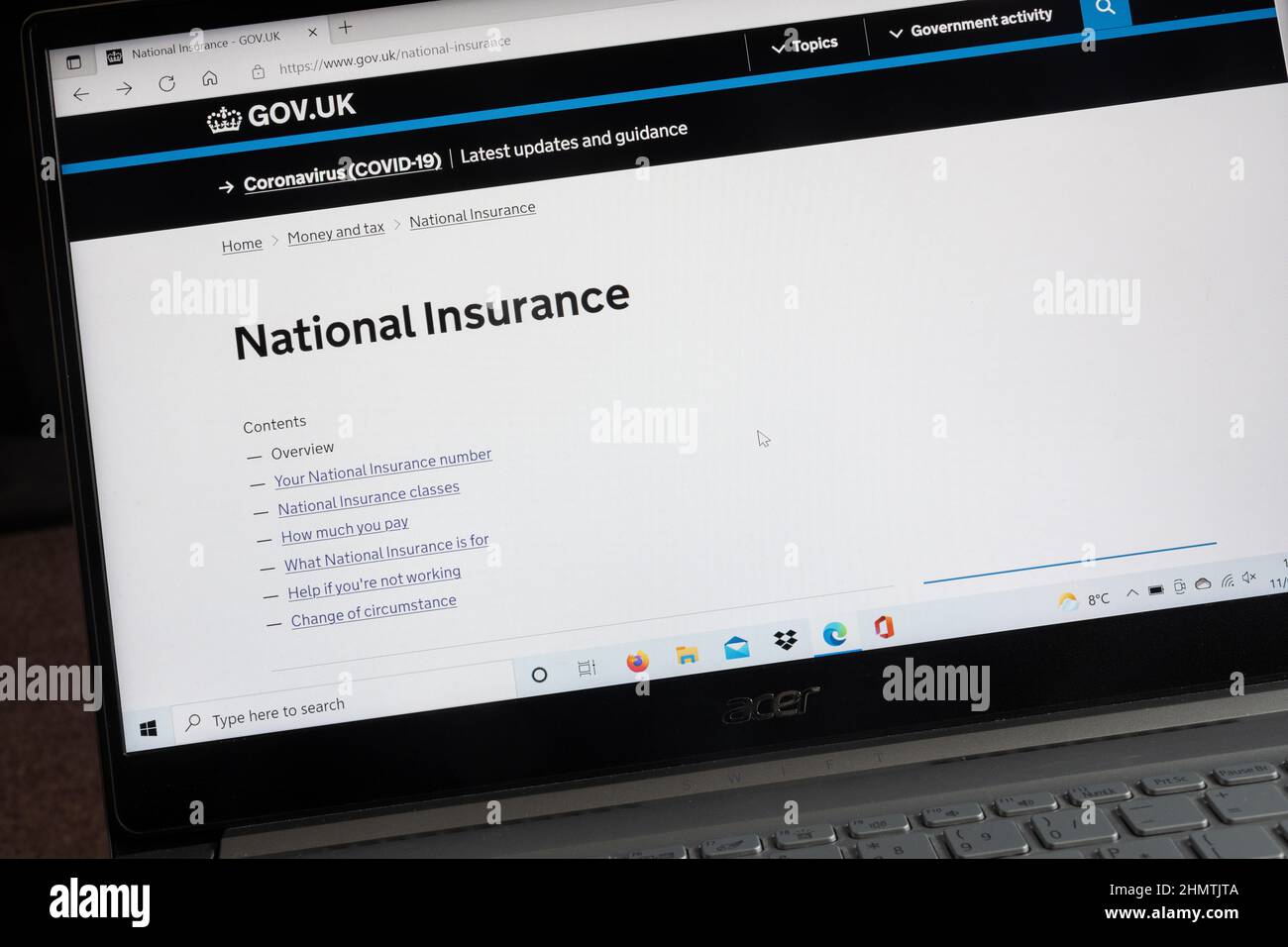 Informazioni sulla National Insurance sul sito Web gov.uk su un computer portatile, Inghilterra, Regno Unito. Le aliquote delle assicurazioni nazionali sono in aumento nell'aprile 2022 Foto Stock