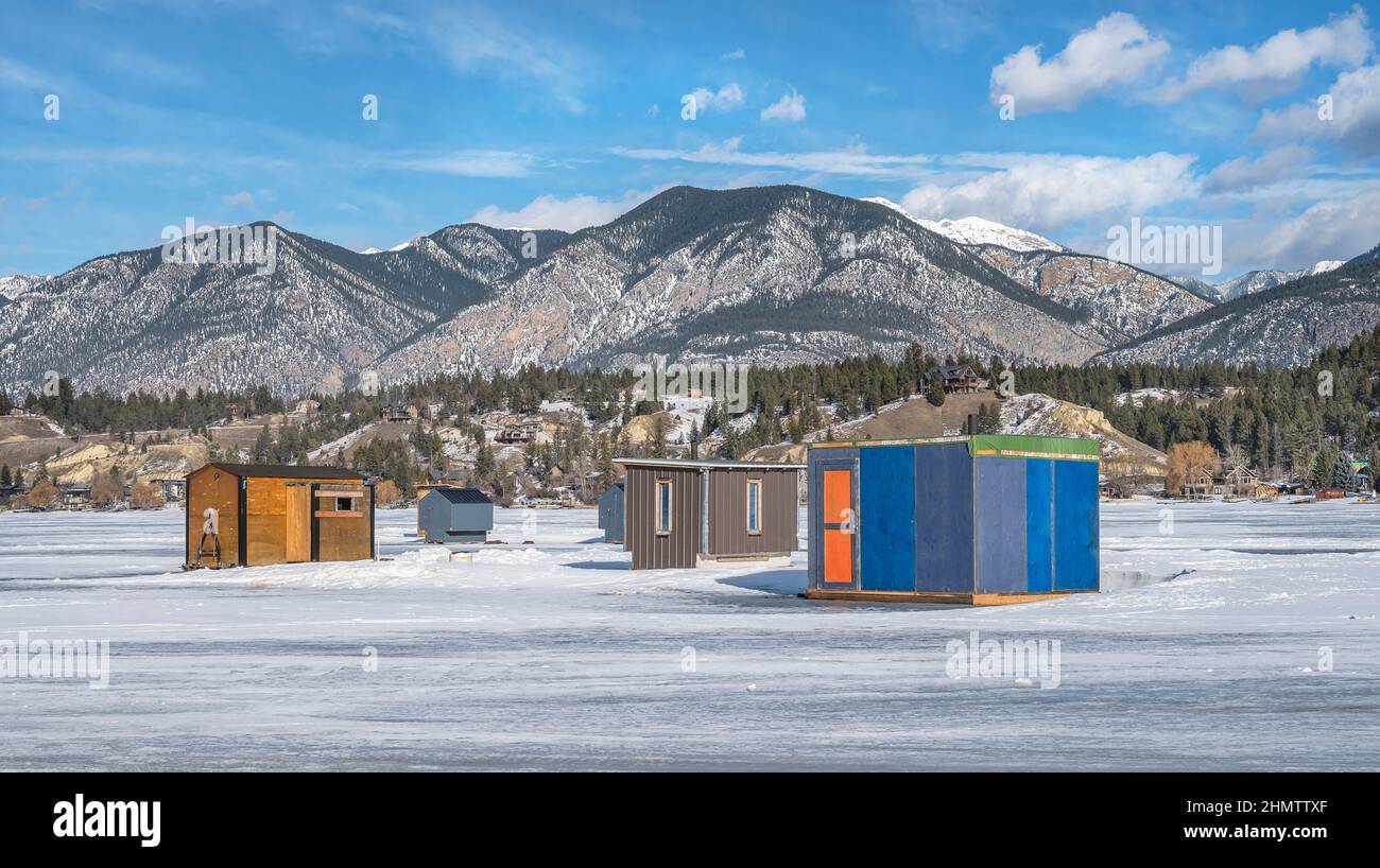 Pesca di ghiacci sul lago Windermere a Invermere, British Columbia, Canada Foto Stock