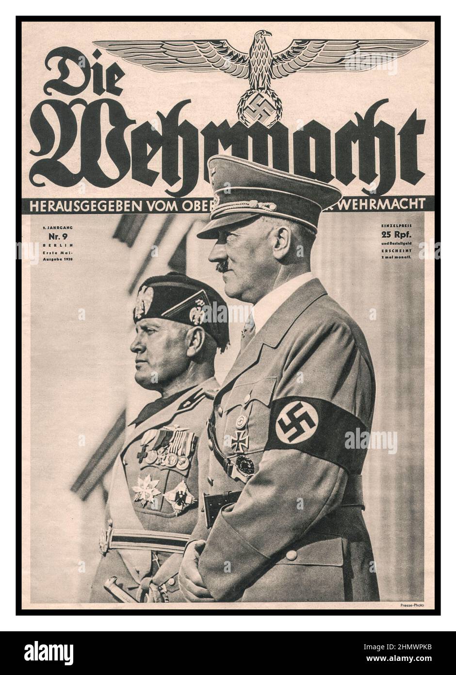 HITLER & MUSSOLINI Nazi Propaganda Magazine 'Die Wehrmacht' 1938 con Fuhrer Adolf Hitler leader della Germania nazista e Benito Mussolini leader della Facist Italy sulla copertina, Foto Stock