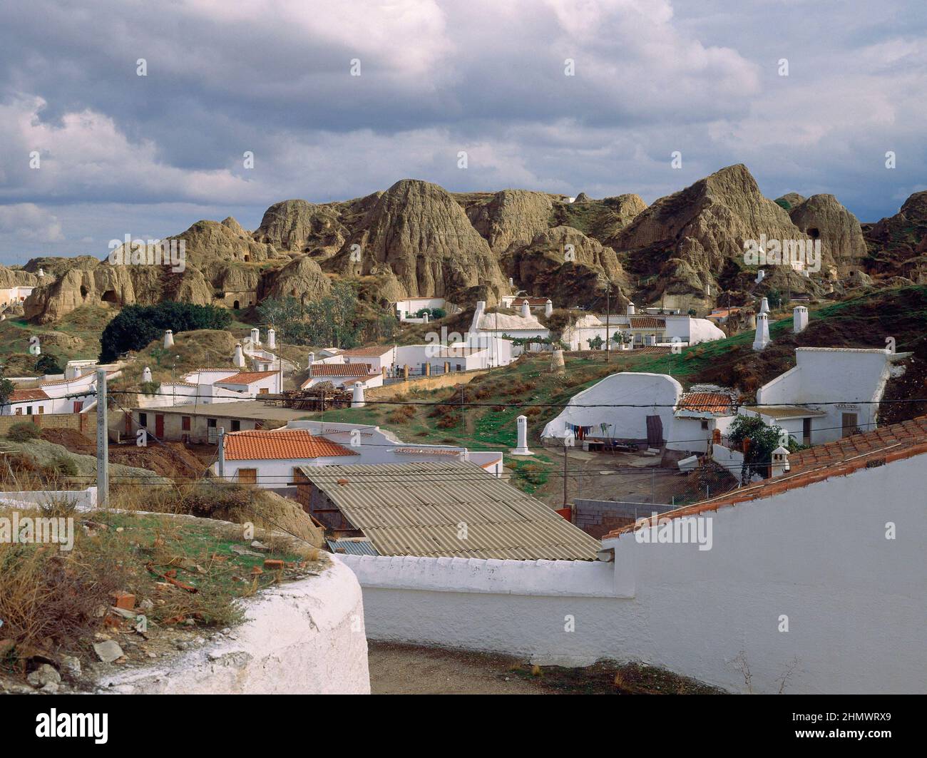 CUEVAS TROGLODITAS Y VIVIENDAS EN LA LADERA DE JABALCON. Ubicazione: ESTERNO. Guadix. GRANADA. SPAGNA. Foto Stock