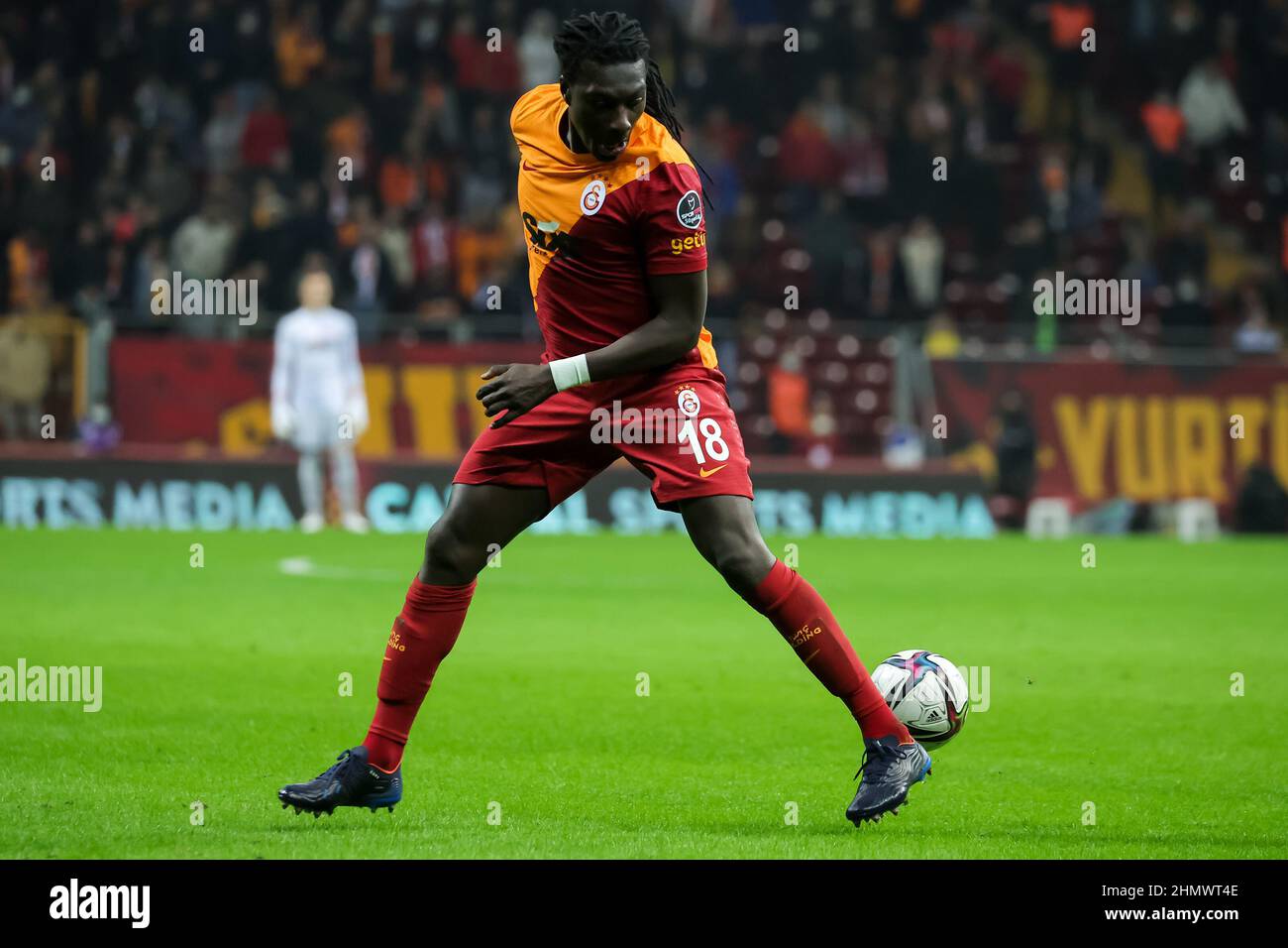 ISTANBUL, TURCHIA - 12 FEBBRAIO: Bafetimbi Gomis di Galatasaray durante la partita turca Super Lig tra Galatasaray e Kayserispor al Nef Stadium il 12 febbraio 2022 a Istanbul, Turchia (Foto di Orange Pictures) Foto Stock