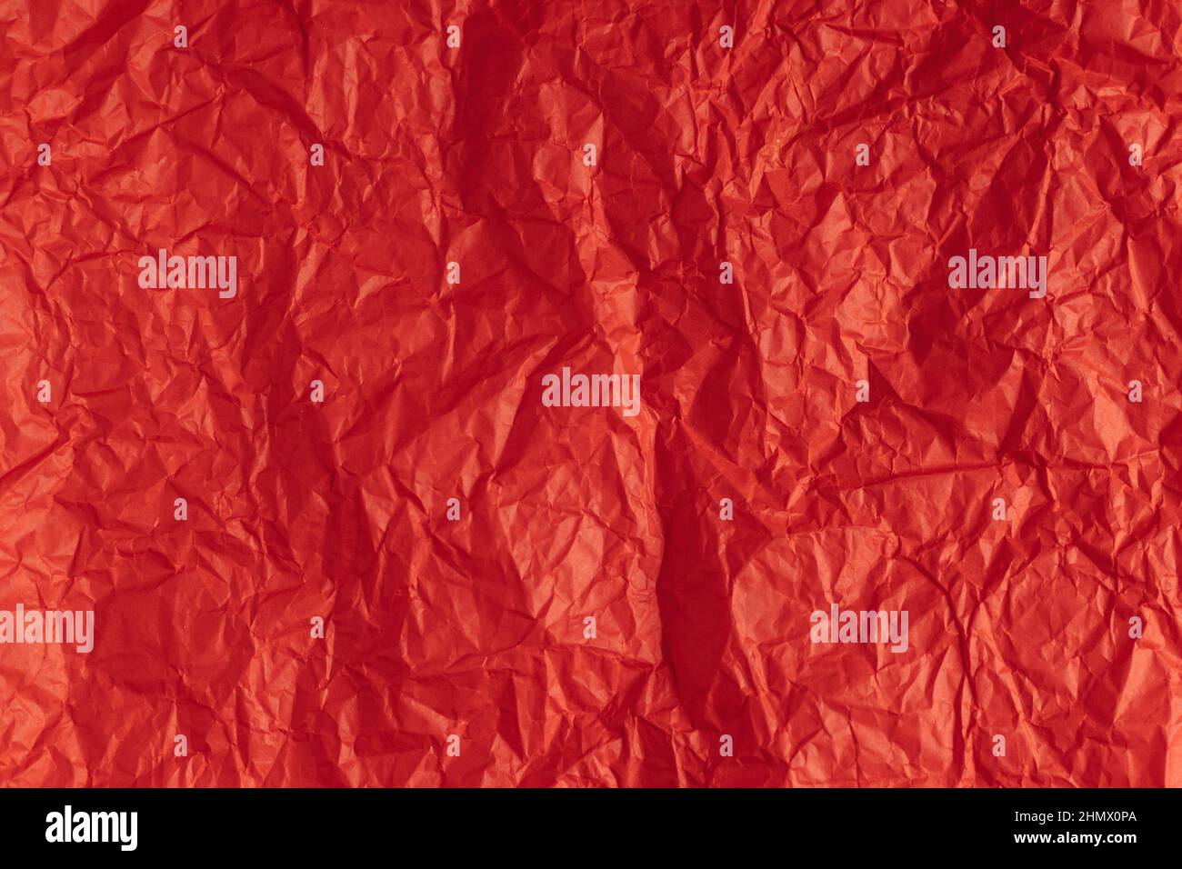 Grana carta o sfondo rosso chiaro. Carta rossa artigianale. Foto Stock