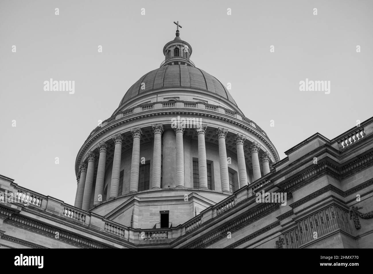 Il monumento del Pantheon a Parigi in bianco e nero Foto Stock
