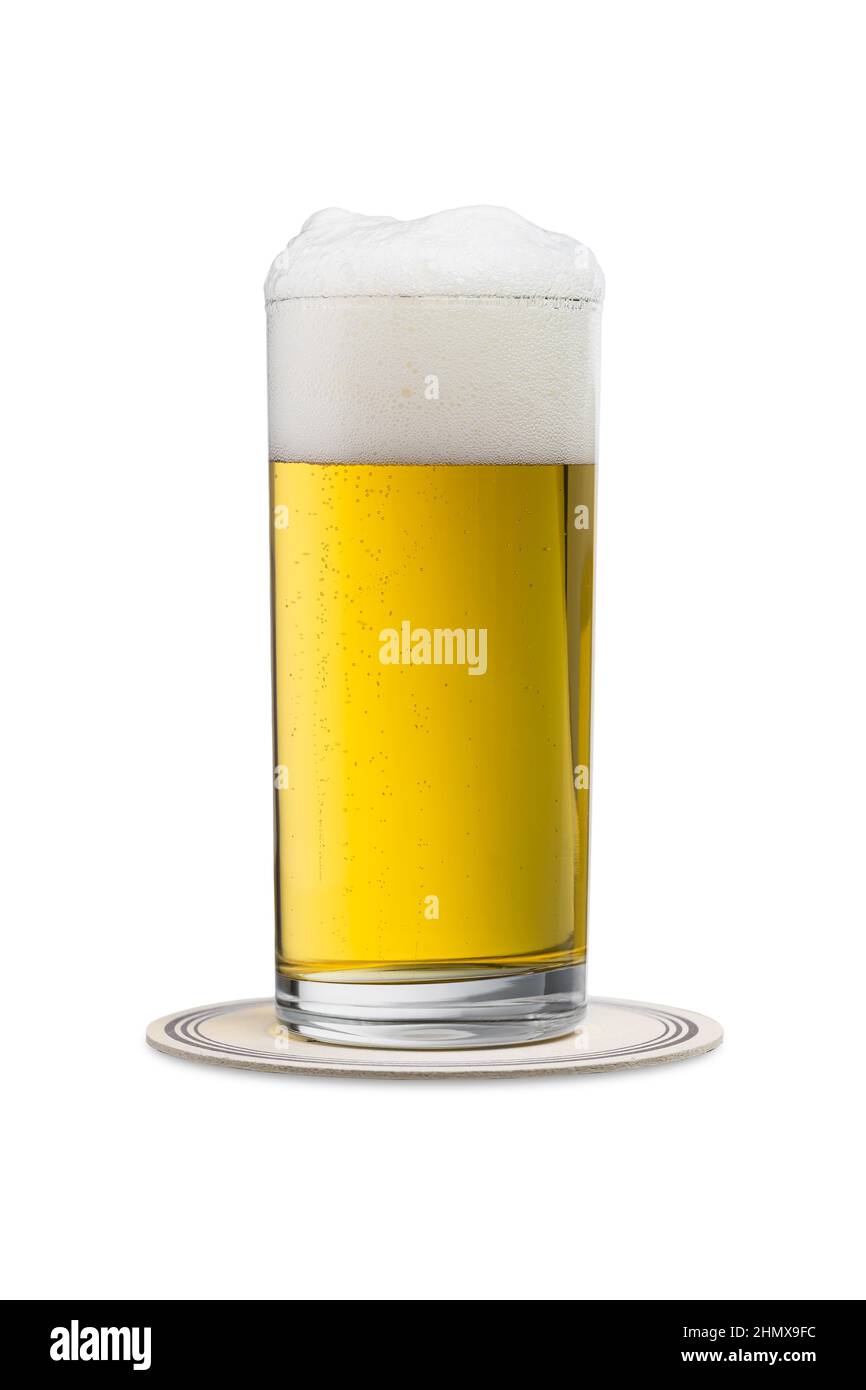 bicchiere di birra con beermat bianco Foto Stock