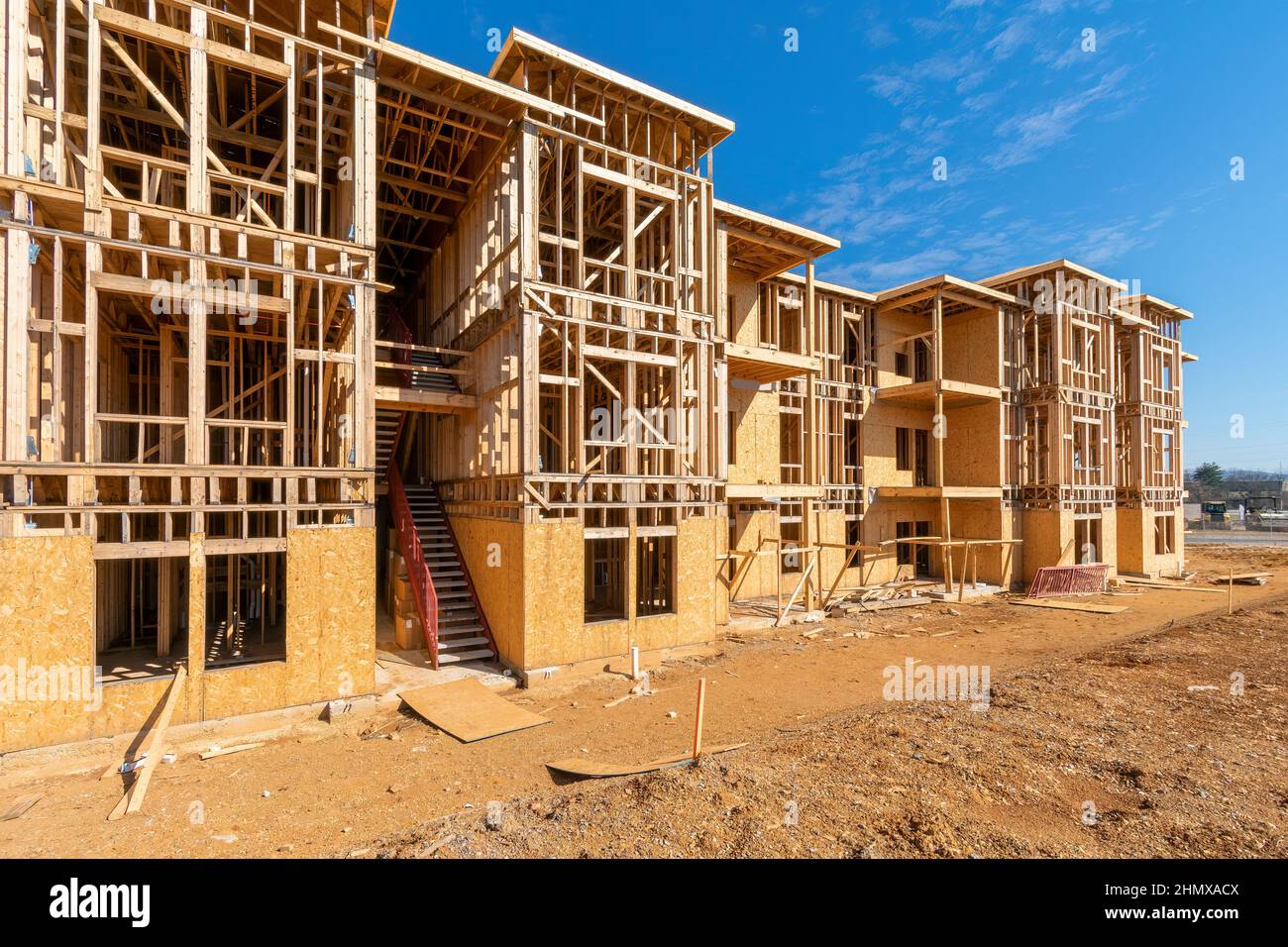 Foto orizzontale di un nuovo complesso di appartamenti in costruzione. Foto Stock