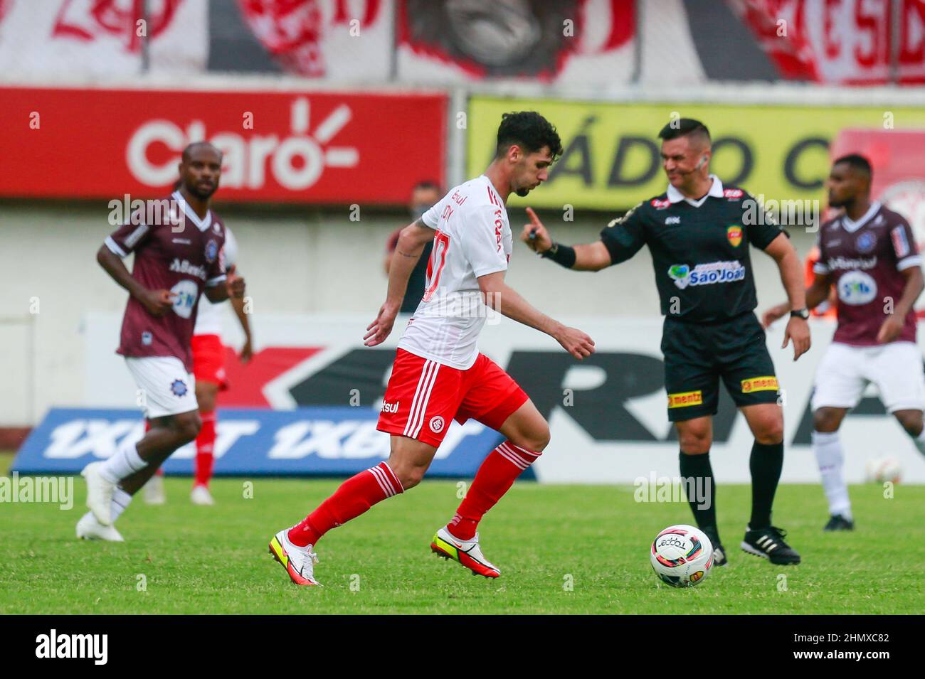 Caxias do sul, Brasile. 12th Feb 2022. RS - Caxias do sul - 02/12/2022 - GAUCHAO 2022, CAXIAS X INTERNATIONAL. Johnny, Internacional player, nella partita contro Caxias, ha giocato all'Estadio Centenario, per il Campeonato Gaucho 2022. Foto: Luiz Erbes/AGIF/Sipa USA Credit: Sipa USA/Alamy Live News Foto Stock