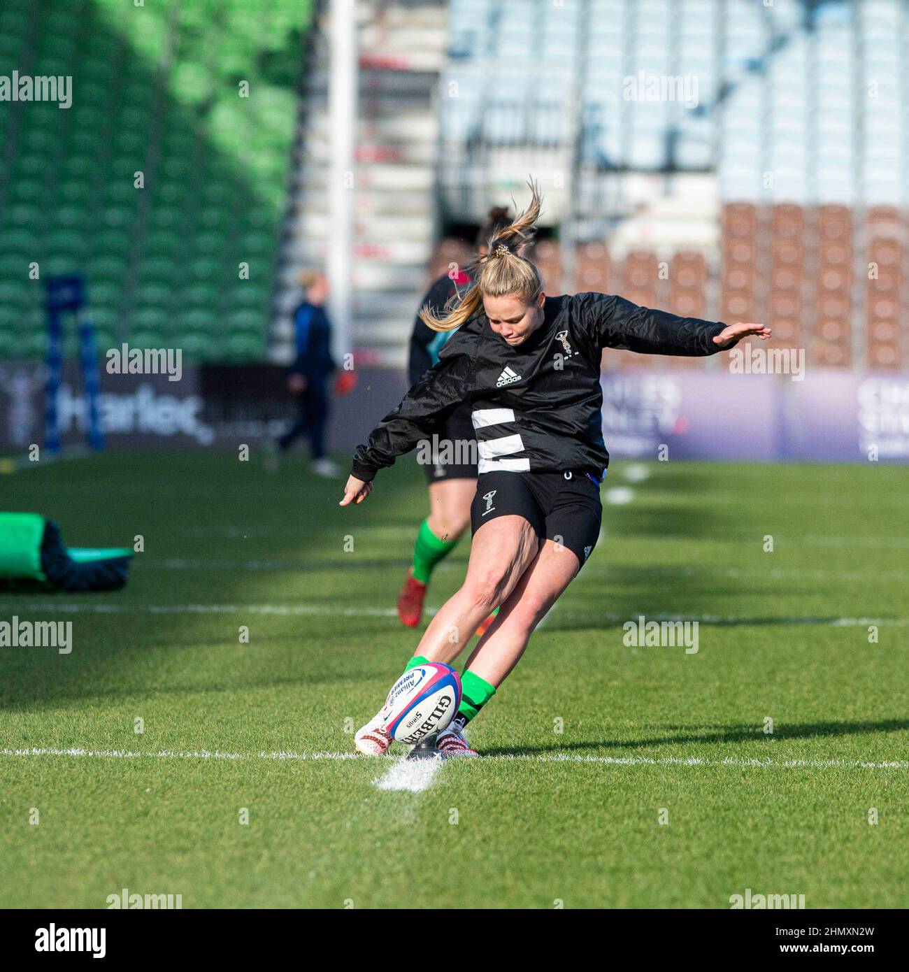 Harlequins Women Vs Worcester Warriors Women's Allianz Premier 15s Londra,Inghilterra Febbraio 12th 2022: Ellie Green of Harlequins pre-match warm up sessione durante la partita tra Harlequins Women Vs Worcester Warriors a Twickenham Stoop . Punteggio finale: Harlequins Rugby 42 : 15 Worcester Warriors Foto Stock