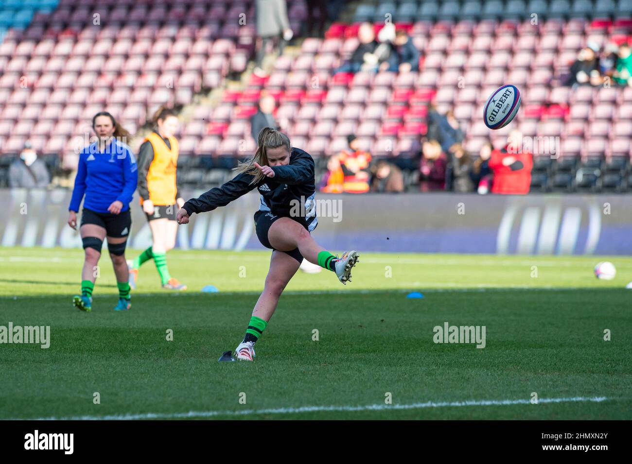 Harlequins Women Vs Worcester Warriors Women's Allianz Premier 15s Londra,Inghilterra Febbraio 12th 2022: Ellie Green of Harlequins pre-match warm up sessione durante la partita tra Harlequins Women Vs Worcester Warriors a Twickenham Stoop . Punteggio finale: Harlequins Rugby 42 : 15 Worcester Warriors Foto Stock