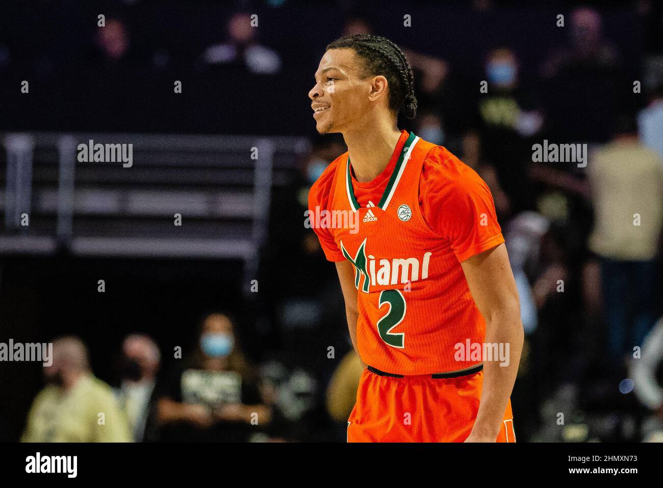 Winston-Salem, NC, Stati Uniti. 12th Feb 2022. Miami (Fl) la guardia degli uragani Isaiah Wong (2) è tutta sorride dopo aver battuto i Daacon di demoni di Wake Forest nel matchup di pallacanestro ACC al LJVM Coliseum di Winston-Salem, NC. (Scott Kinser/Cal Sport Media). Credit: csm/Alamy Live News Foto Stock