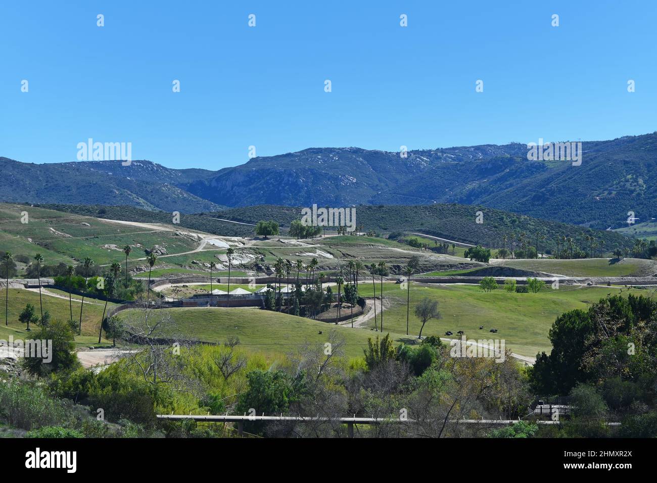 ESCONDIDO, CALIF - 9 FEB 2022: Panoramica dell'area delle pianure africane del San Diego Zoo Safari-Park. Foto Stock