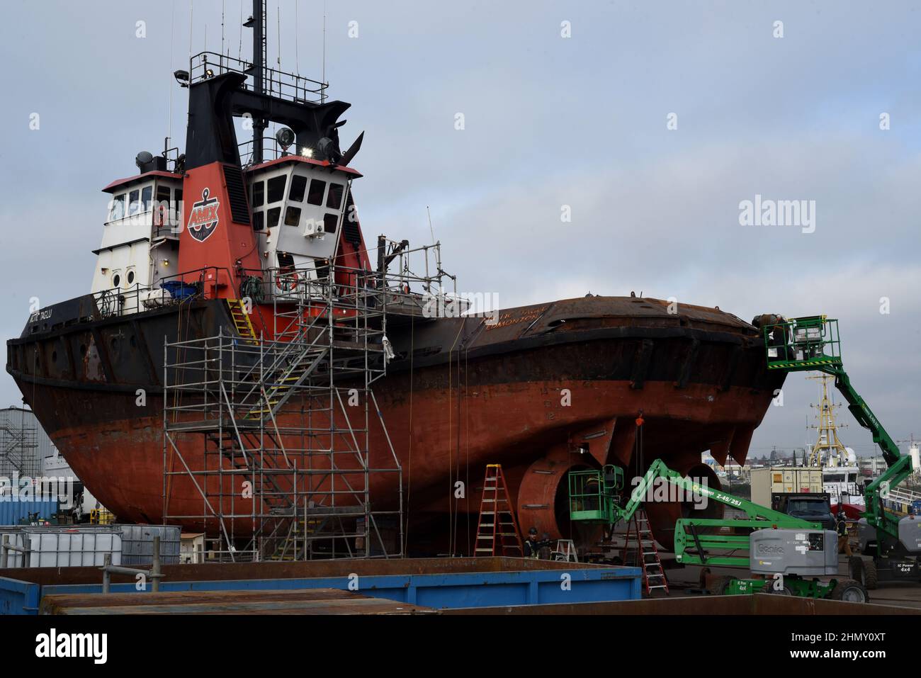 L'articolata barca di rimorchiatore Artico Taglu è sottoposta a lavori di manutenzione presso il cantiere navale Point Hope Maritime Ltd. A Victoria, British Columbia, Canada Foto Stock