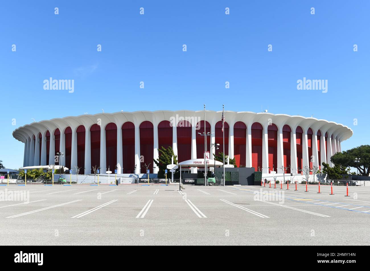 INGLEWOOD, CALIFORNIA - 12 FEB 2022: The Forum, un luogo polifunzionale adiacente al SoFi Stadium e all'Hollywood Park Casino. Foto Stock