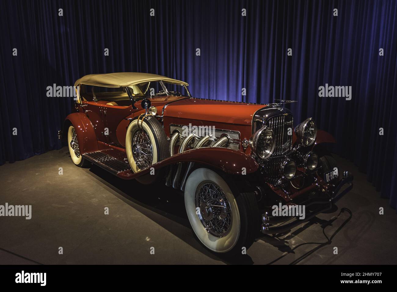 Foto di un'auto classica e storica, colore verde Duesenberg Model J. Foto Stock
