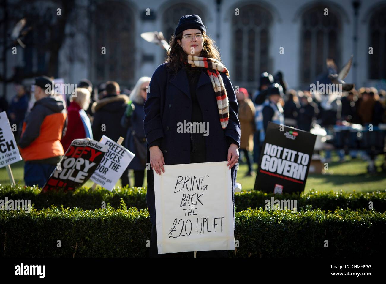 Londra, Regno Unito 12 febbraio 2022. Gli attivisti si sono riuniti in Piazza del Parlamento per protestare contro l'aumento dei prezzi dei carburanti e dei costi della vita. Foto Stock