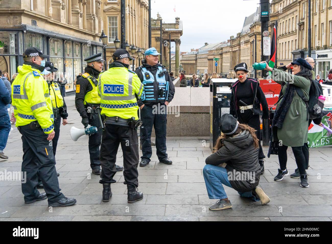 Uccidi la fattura. Le libertà civili protestano, Newcastle upon Tyne, Regno Unito. Proposte di modifiche al sistema giudiziario penale, alle forze di polizia e alla legge sul crimine. Foto Stock