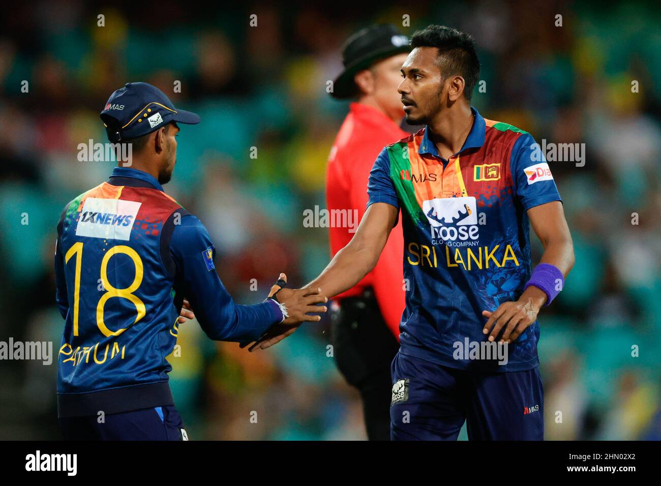 Sydney, Australia. 13th Feb 2022. Dushmantha Chameera dello Sri Lanka celebra la presa del wicket di Marcus Stoinis dell'Australia durante la partita internazionale T20 fra l'Australia e lo Sri Lanka al campo di Cricket di Sydney, Australia il 13 febbraio 2022. Foto di Peter Dovgan. Solo per uso editoriale, licenza richiesta per uso commerciale. Nessun utilizzo nelle scommesse, nei giochi o nelle pubblicazioni di un singolo club/campionato/giocatore. Credit: UK Sports Pics Ltd/Alamy Live News Foto Stock