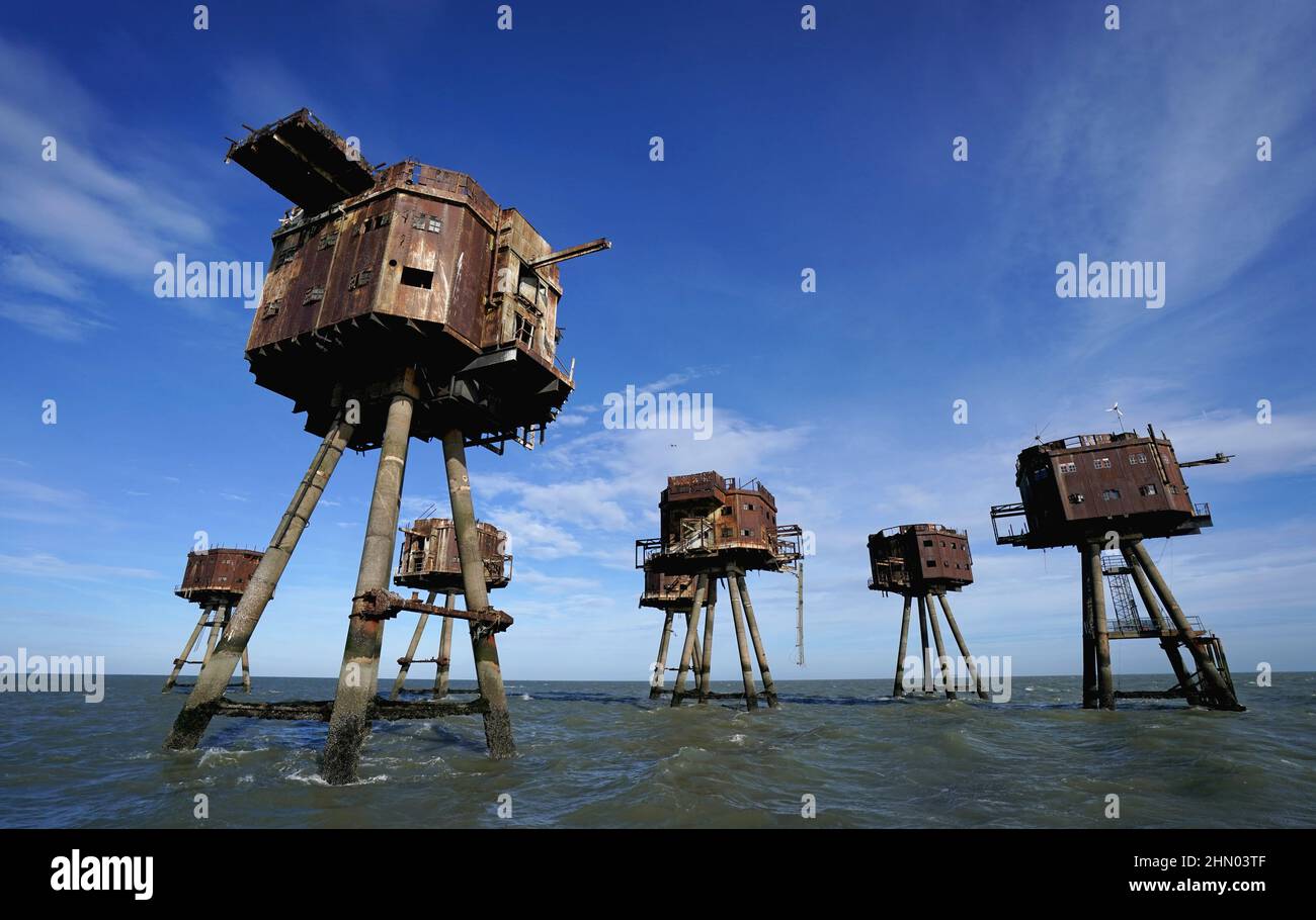 Il forte marino di Red Sands nell'estuario del Tamigi, uno dei quattro forti sul mare costruiti durante la seconda guerra mondiale al largo della costa del Kent. Il forte era composto da sette torri separate, 5 torri di pistola, una torre faro e una torre di controllo centrale con passaggi pedonali di collegamento. Data foto: Sabato 12 febbraio 2022. Foto Stock