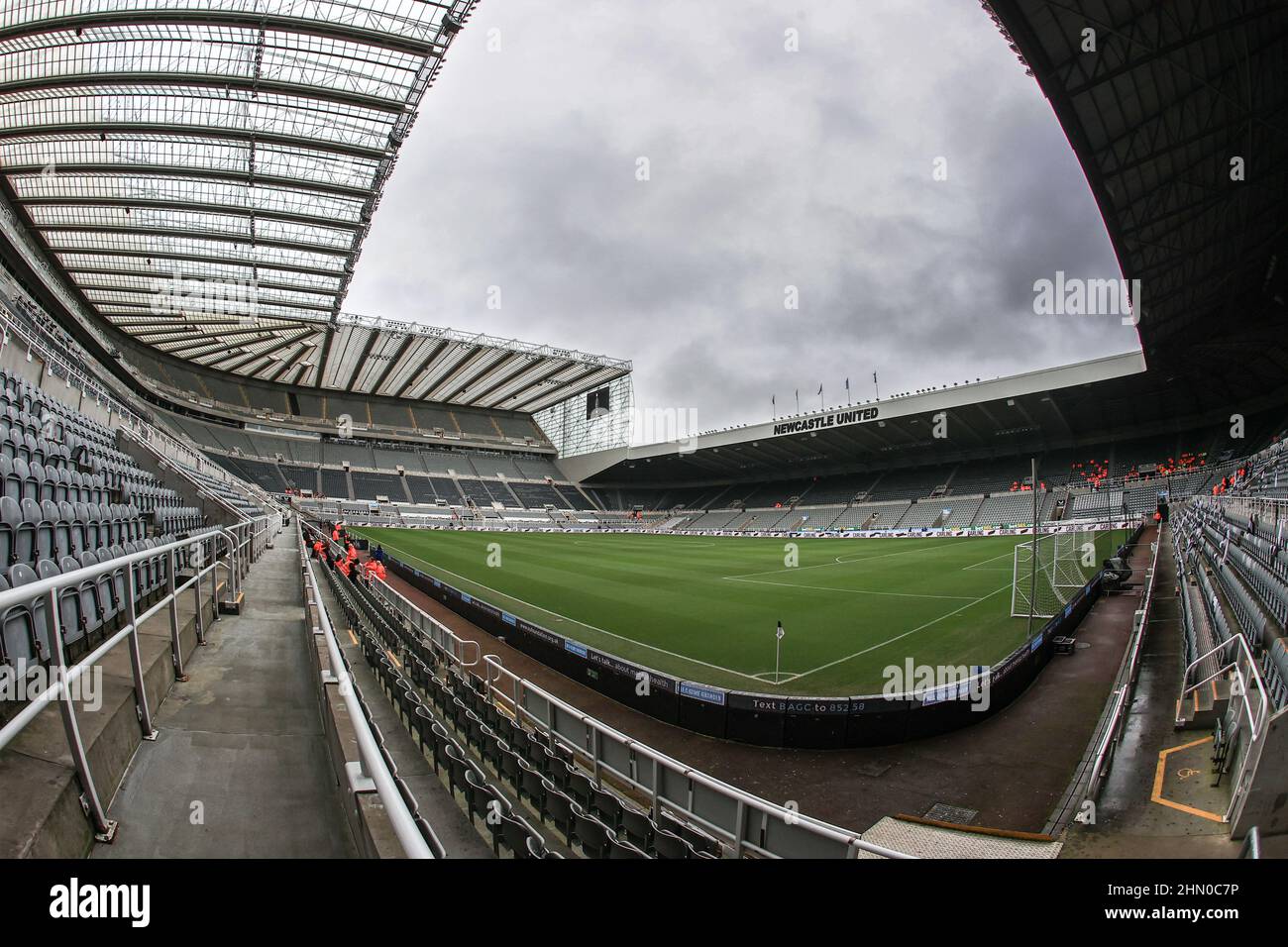 Newcastle, Regno Unito. 13th Feb 2022. Una visione generale del St. James's Park davanti a questo appuntamento della Premier League del pomeriggio, Newcastle United contro Aston Villa a Newcastle, Regno Unito, il 2/13/2022. (Foto di Mark Cosgrove/News Images/Sipa USA) Credit: Sipa USA/Alamy Live News Foto Stock