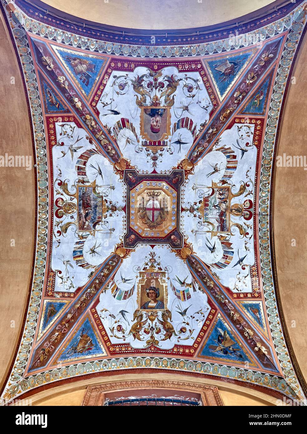 Affresco individuale sul soffitto (pannello 5 lungo Piazza Cavour) di Portici di Bologna. Foto Stock