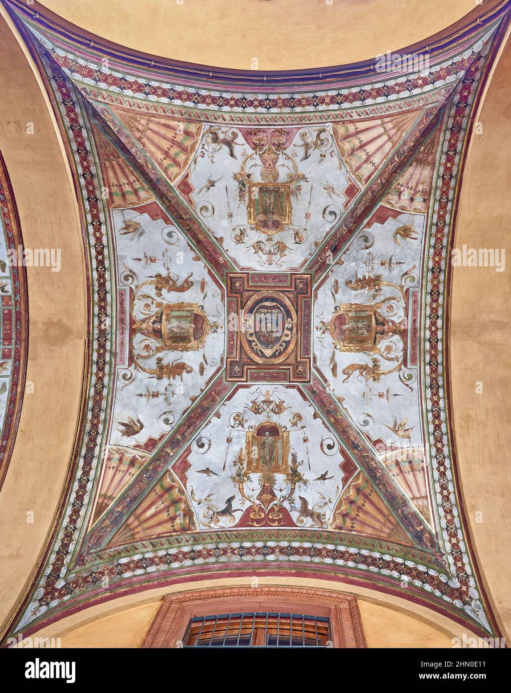 Affresco individuale sul soffitto (pannello 2 lungo via Farini) di Portici di Bologna. Foto Stock