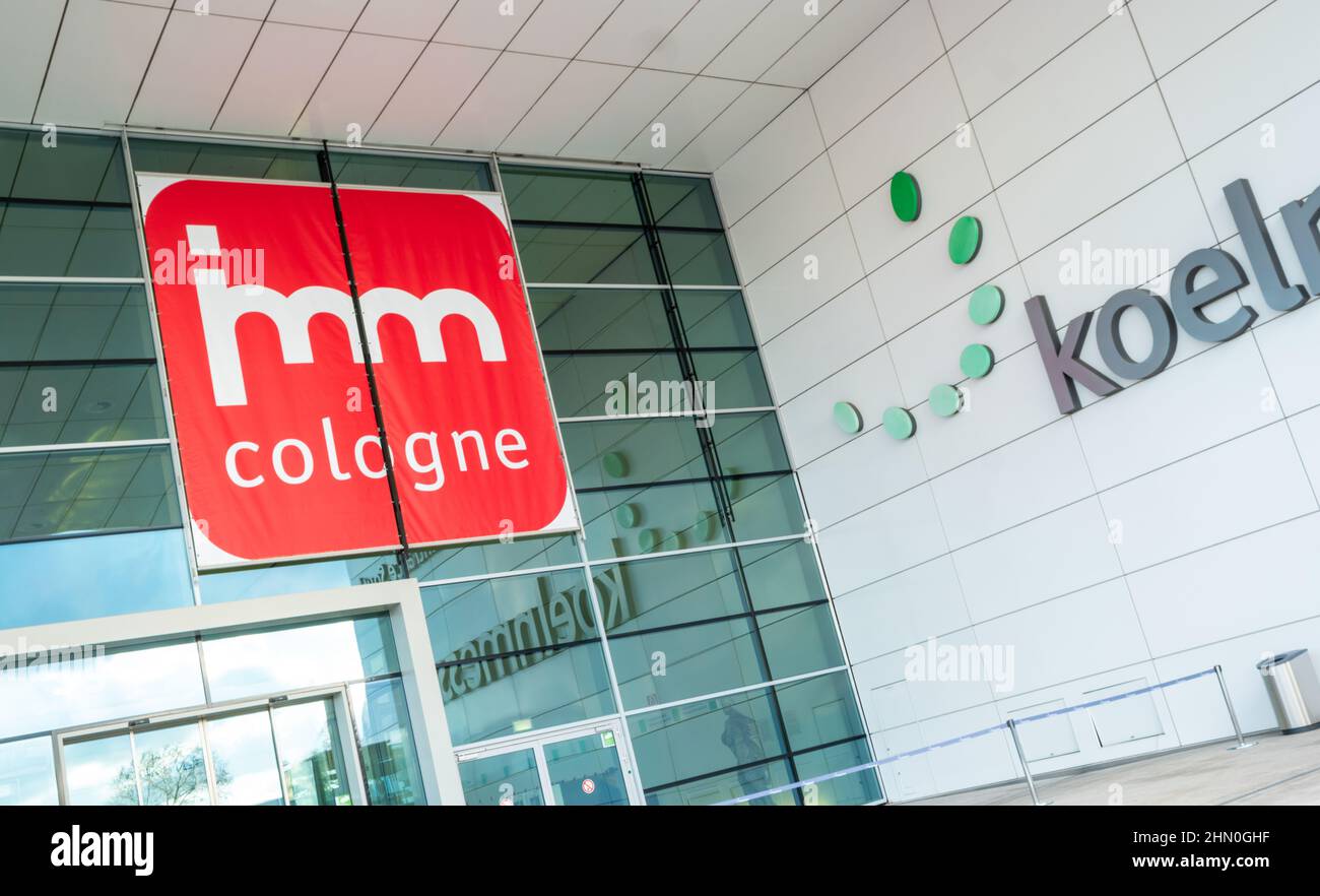 imm Cologne - Salone internazionale del mobile e dell'interior design. Logo all'ingresso principale della mostra Koelnmesse. Foto Stock