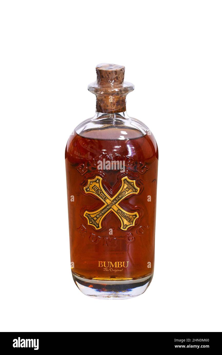 Bruxelles, Belgio -12 febbraio 2022; bottiglia di Bumbu Rum originale. Prodotto in modo artigianale da una delle grandi distillerie delle Barbados Foto Stock